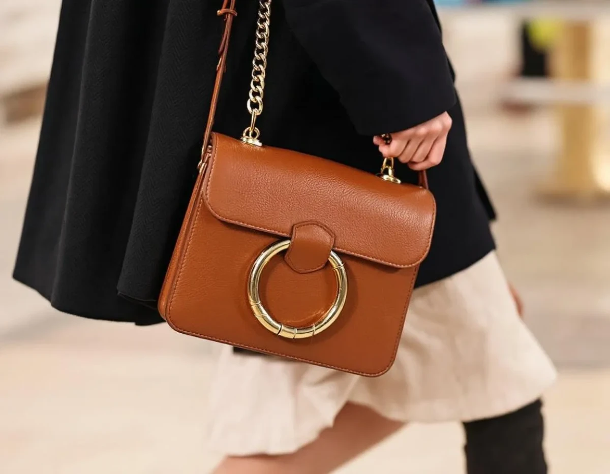 Sacs bandoulière en cuir : tendances à surveiller pour 2025